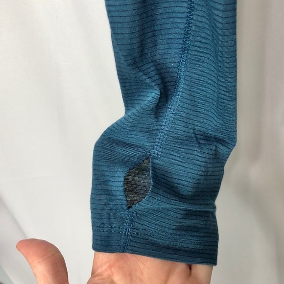 NWT-Under Armour Blue Fitted Performance Hood SM - Picture 5 of 8